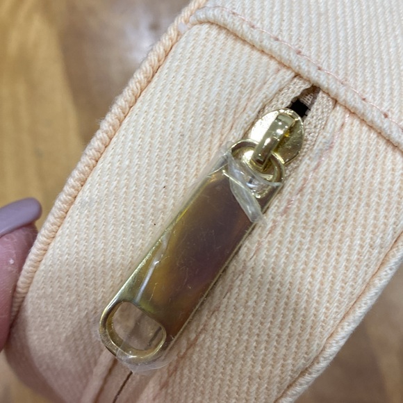 NWOT. Burberry, small makeup bag. - Picture 12 of 12